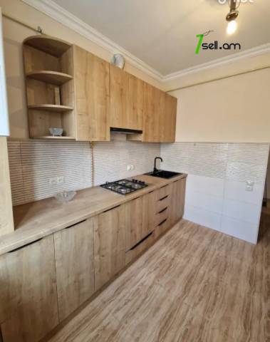 2 սենյականոց բնակարան Ազատության պողոտայում, 64 քմ, նախավերջին հարկ, եվրովերանորոգված, քարե շենք