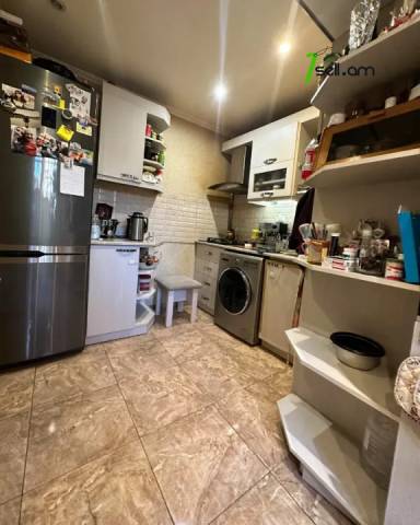 3 սենյականոց բնակարան Զաքյան փողոցում, 90 ք.մ., 1/5 հարկ, կապիտալ վերանորոգված, քարե շենք