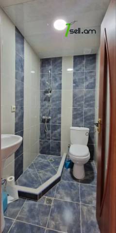 Երեք հարկանի քարե տուն Մելքումովի փողոցում Դավիթաշենում, 600 քմ, 3+ սանհանգույց, եվրովերանորոգված