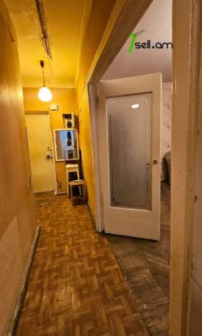 1 սենյականոց բնակարան Տպագրիչների փողոցում, 36 քմ, 2/5 հարկ, քարե շենք