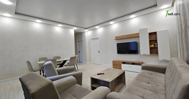 Երեք հարկանի քարե տուն Զաքարիա Քանաքեռցու փողոցում Քանաքեռ Զեյթունում, 250 քմ, 3+ սանհանգույց