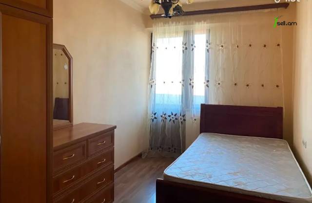 4 սենյականոց բնակարան Հակոբ Հակոբյան փողոցում, 115 քմ, 4/14 հարկ, մի քանի պատշգամբ, եվրովերանորոգված