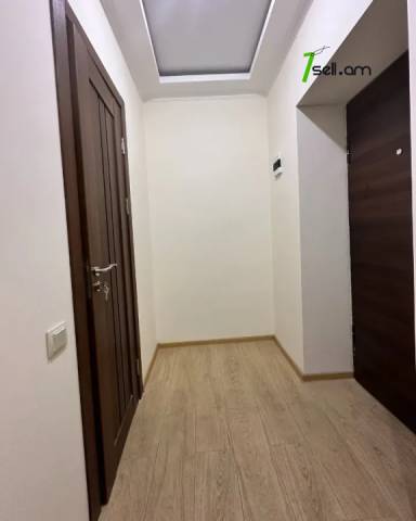 2 սենյականոց բնակարան Արամ Խաչատրյանի փողոցում, 45 ք.մ., 2/5 հարկ, կապիտալ վերանորոգված, քարե շենք