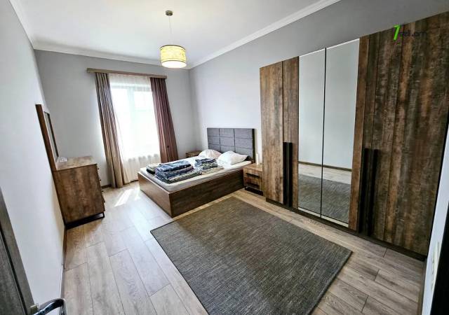 Երեք հարկանի տուն Ղափանցյան փողոցում Արաբկիրում, 500 ք.մ., 2 սանհանգույց, եվրովերանորոգված