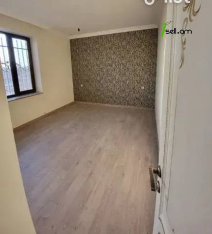 Երեք հարկանի տուն, Գ-1 թաղամաս Աջափնյակում, 300 ք.մ., 3+ սանհանգույց, եվրովերանորոգված