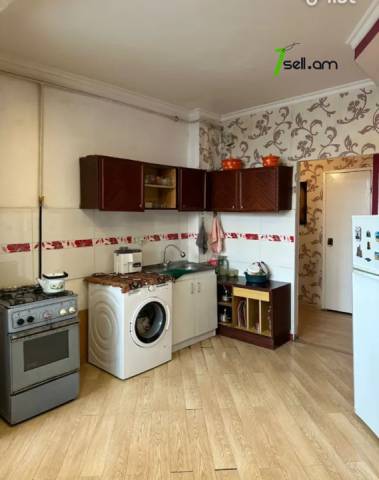 3 սենյականոց բնակարան, 16 թաղամաս, 78 ք.մ., 12/16 հարկ, կապիտալ վերանորոգված