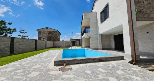 Երկու հարկանի տուն Դավիթ Բեկի փողոցում Էրեբունիում, 1400 քմ, կապիտալ վերանորոգված