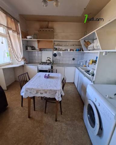 2 սենյականոց բնակարան Պարոնյանի փողոցում, 80 ք.մ., նախավերջին հարկ, կոսմետիկ վերանորոգում