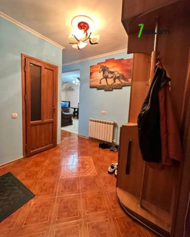 3 սենյականոց բնակարան, Safaryan St, 64 ք.մ., 3/5 հարկ, եվրովերանորոգված, քարե շենք