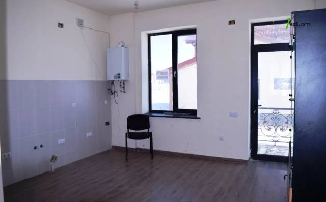 Երկու հարկանի քարե տուն Գյումրիում, 180 ք.մ., 2 սանհանգույց, դիզայներական ոճով վերանորոգված