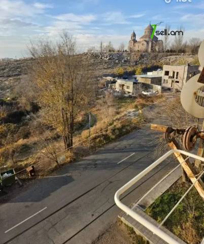 4 սենյականոց բնակարան Գալշոյան փողոցում, 94 ք.մ., նախավերջին հարկ, քարե շենք