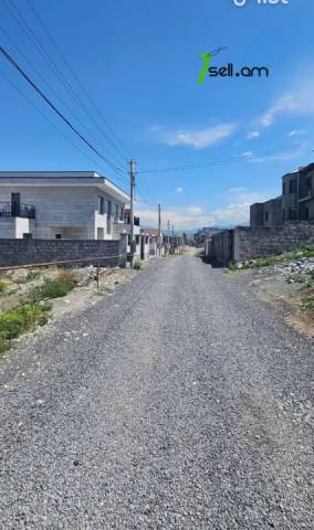 Հողատարածք բնակելի շինությունների համար Ավանում, 800 քմ