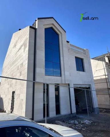 Երեք հարկանի տուն Մհեր Մկրտչյան փողոցում Ավանում, 300 քմ, 3+ սանհանգույց
