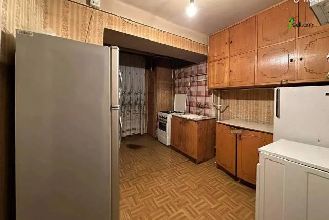 3 սենյականոց բնակարան, Բաղյան փողոցի 1-ին նրբանցք, 81 քմ, նախավերջին հարկ, մի քանի պատշգամբ