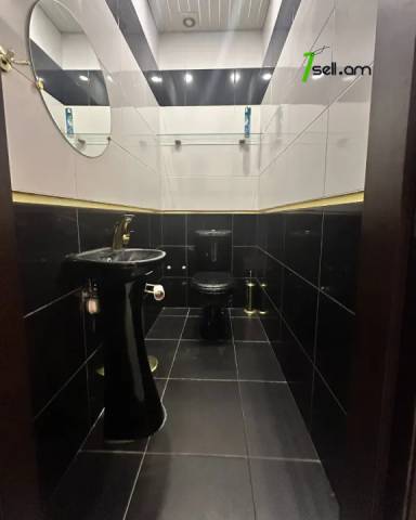 3 սենյականոց բնակարան Բրյուսովի փողոցում, 78 ք.մ., 2 սանհանգույց, կապիտալ վերանորոգված, քարե շենք