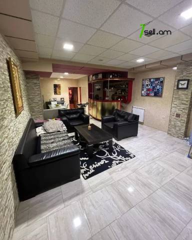 2 սենյականոց բնակարան Չարենցի փողոցում, 60 ք.մ., 1/3 հարկ, եվրովերանորոգված, քարե շենք