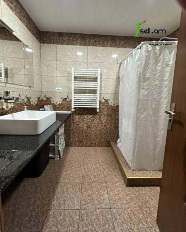 2 սենյականոց բնակարան Թոթովենցի փողոցում, 51 ք.մ., կապիտալ վերանորոգված