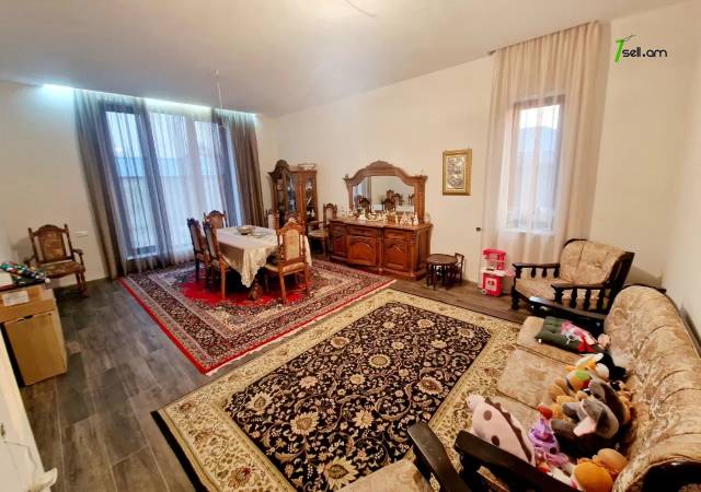 Երկու հարկանի քարե տուն Ծարավ աղբյուրի փողոցում Ավանում, 900 քմ, 3+ սանհանգույց, եվրովերանորոգված