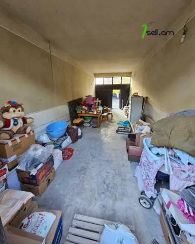 Երեք հարկանի քարե տուն Դավիթ Բեկի փողոցում Էրեբունիում, 480 ք.մ., 2 սանհանգույց, եվրովերանորոգված