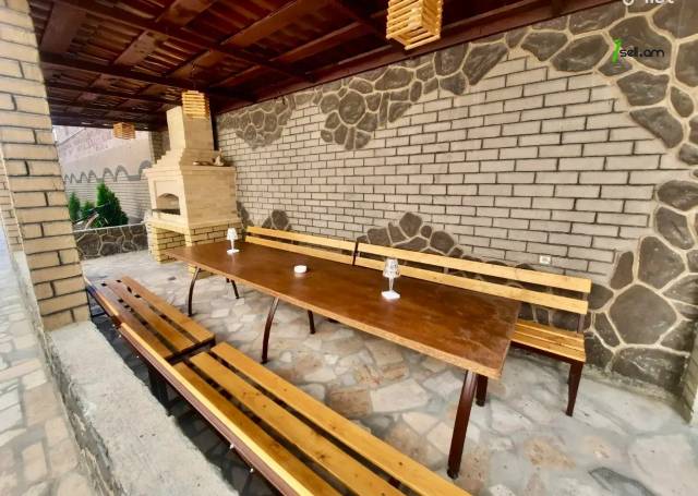 Երկու հարկանի քարե տուն Ավանում, 230 ք.մ., 2 սանհանգույց, կապիտալ վերանորոգված