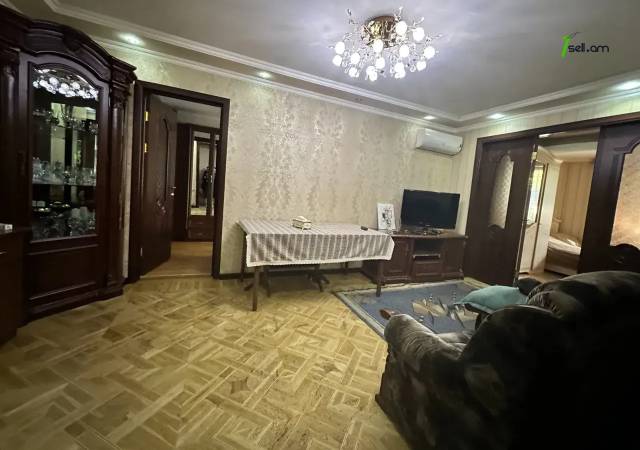 4 սենյականոց բնակարան Շիրակի փողոցում, 102 ք.մ., 1/4 հարկ, կապիտալ վերանորոգված, քարե շենք