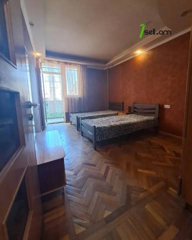 3 սենյականոց բնակարան Ամիրյան փողոցում, 94 ք.մ., նախավերջին հարկ, կոսմետիկ վերանորոգում