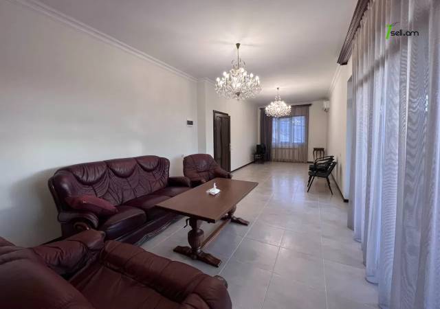 Երկու հարկանի քարե թաունհաուզ, Muracan St Էրեբունիում, 230 ք.մ., 3+ սանհանգույց