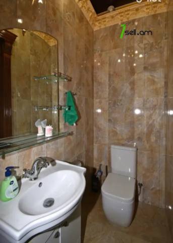 3 սենյականոց բնակարան նորակառույց շենքում Վիկտոր Համբարձումյան փողոցում, 120 ք.մ., 2 սանհանգույց