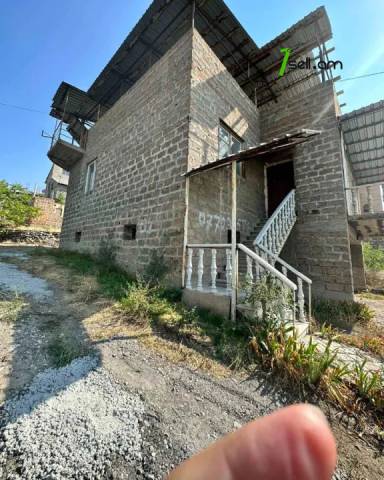 Երկու հարկանի քարե տուն Ոսկերիչների փողոցում կենտրոնում, 337 ք.մ.