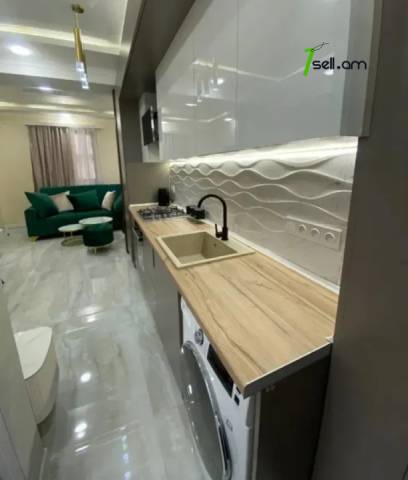 2 սենյականոց բնակարան Մարշալ Բաղրամյան պողոտայում, 48 ք.մ., 1/3 հարկ, դիզայներական ոճով վերանորոգված