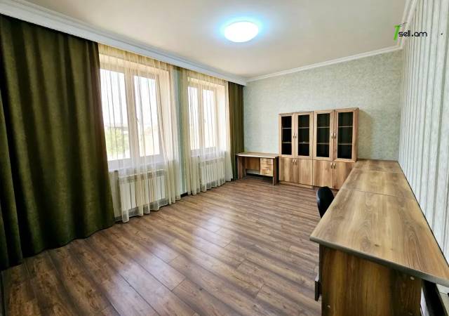 Բազմաֆունկցիոնալ գույք Մելքումովի փողոցում Աջափնյակում, 600 ք.մ.