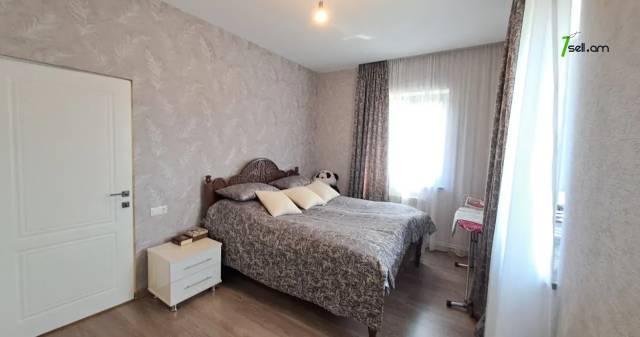 Երկու հարկանի քարե տուն 25-րդ փողոցում Զովունիում, 150 ք.մ., կապիտալ վերանորոգված