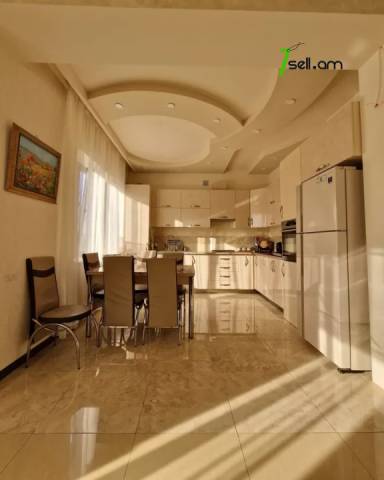 Երկու հարկանի քարե տուն, Դուրյան թաղամաս Ավանում, 500 ք.մ., 2 սանհանգույց, կապիտալ վերանորոգված