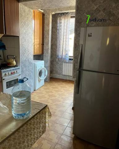 2 սենյականոց բնակարան Մուրացանի փողոցում, 54 ք.մ., 2/5 հարկ, կապիտալ վերանորոգված, քարե շենք