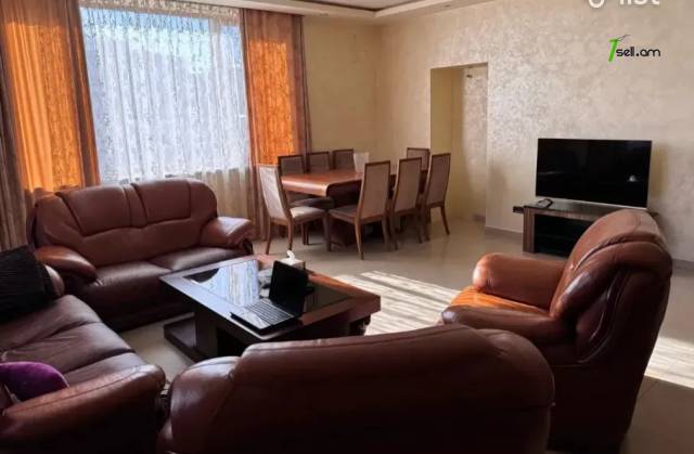 4 սենյականոց բնակարան, Իսահակյան թաղամաս, 130 քմ, 2/2 հարկ, 2 սանհանգույց, բարձր առաստաղներ