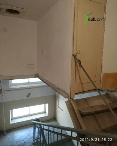 3 սենյականոց բնակարան Ջրվեժի 1-ին փողոցում, 80 ք.մ., 2 սանհանգույց, մի քանի պատշգամբ