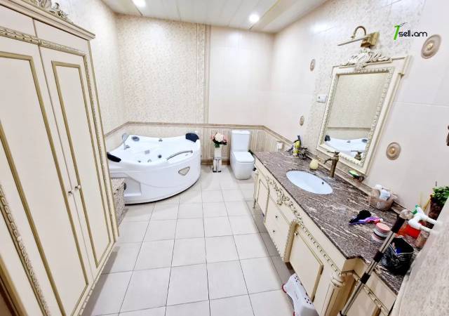 Երկու հարկանի քարե տուն Դավթաշենի 7-րդ փողոցում Դավիթաշենում, 1000 ք.մ., 3+ սանհանգույց