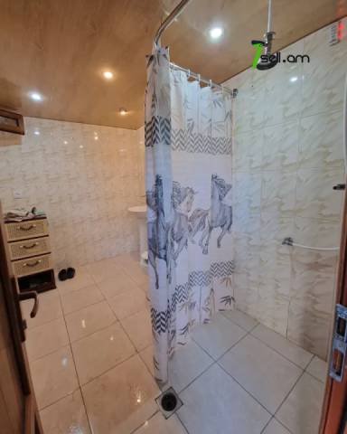 Երկու հարկանի քարե ամառանոց 12-րդ փողոցում Պտղնիում, 600 ք.մ., 3+ սանհանգույց, եվրովերանորոգված