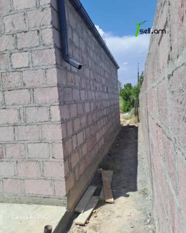 Մեկ հարկանի քարե տուն 1-ին փողոցում Նոր Խարբերդում, 74 քմ