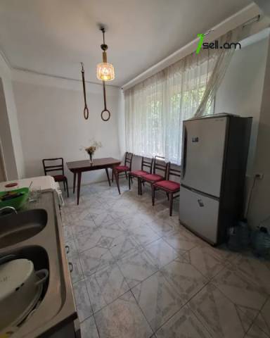 3 սենյականոց բնակարան Սարյան փողոցում, 77 ք.մ., մի քանի պատշգամբ, 2/5 հարկ, կոսմետիկ վերանորոգում