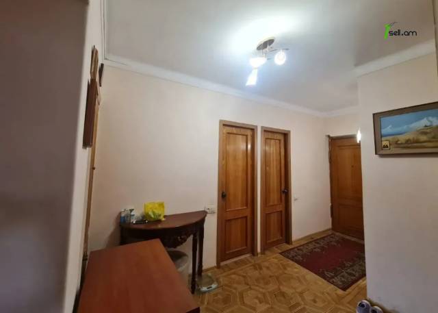 3 սենյականոց բնակարան Նալբանդյան փողոցում, 80 ք.մ., 10/12 հարկ, կապիտալ վերանորոգված