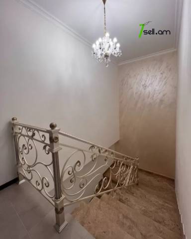 Երկու հարկանի քարե թաունհաուզ, Muracan St Էրեբունիում, 230 ք.մ., 3+ սանհանգույց