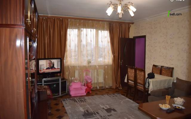 3 սենյականոց բնակարան Լվովյան փողոցում, 62 ք.մ., 8/12 հարկ, մասնակի վերանորոգում