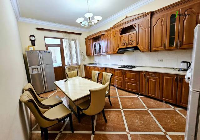 Երեք հարկանի քարե տուն, Նոյ թաղամաս Մալաթիա Սեբաստիայում, 1200 ք.մ., 3+ սանհանգույց