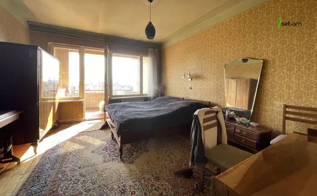 3 սենյականոց բնակարան Կոմիտասի պողոտայում, 99 ք.մ., մի քանի պատշգամբ, նախավերջին հարկ, քարե շենք