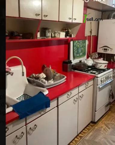 3 սենյականոց բնակարան Մխիթար Հերացու փողոցում, 91 ք.մ., 3/6 հարկ, մի քանի պատշգամբ, քարե շենք