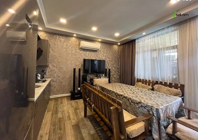 Մեկ հարկանի տուն, Azatutyan Street Ձորաղբյուրում, 550 ք.մ., 3+ սանհանգույց, կապիտալ վերանորոգված
