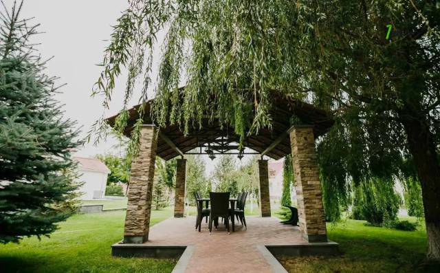 Երկու հարկանի քարե տուն, Վահագնի Թաղամաս Աջափնյակում, 1750 ք.մ., 3+ սանհանգույց