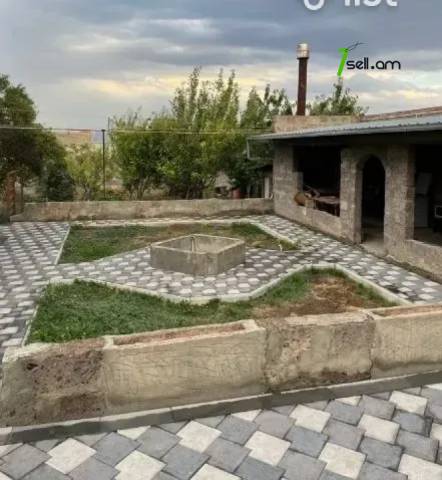 Երկու հարկանի քարե տուն Արաբկիր փողոցում Աջափնյակում, 270 ք.մ., 3+ սանհանգույց, կապիտալ վերանորոգված