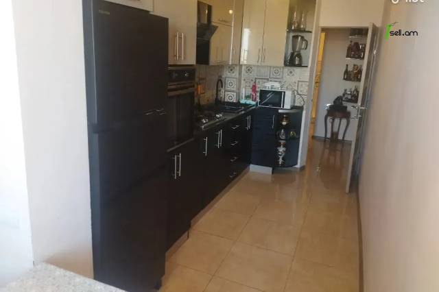 4 սենյականոց բնակարան Զաքարիա Քանաքեռցու փողոցում, 80 ք.մ., նախավերջին հարկ, կապիտալ վերանորոգված